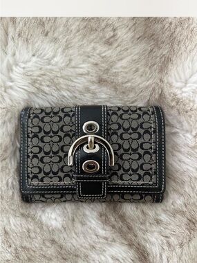 Coach vintage signature buckle wallet